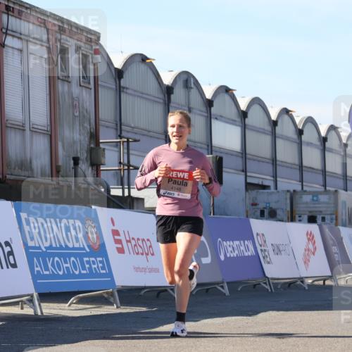 03.10.2025 - Köhlbrandbrückenlauf Luisa Fischer http://msf.ph/oto/9028149 03.10.2025 12:58:36 Ziel 4084, 4148, 4241, 5706, 5775, 6617 meine-sportfotos.de