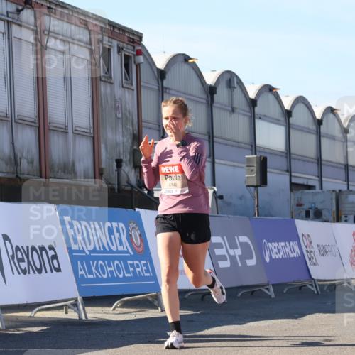03.10.2025 - Köhlbrandbrückenlauf Luisa Fischer http://msf.ph/oto/9028153 03.10.2025 12:58:36 Ziel 4084, 4148, 4241, 5706, 5775, 6617 meine-sportfotos.de