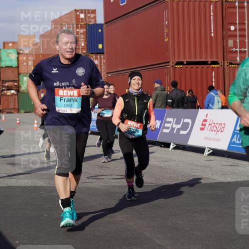03.10.2025 - Köhlbrandbrückenlauf Michael Burmester http://msf.ph/oto/9028155 03.10.2025 10:32:23 Ziel 1749, 1908, 1923, 2041, 2085, 2184, 2212, 2316, 2338, 2470, 2568, 3045, 3076, 3077, 3737, 3780 meine-sportfotos.de