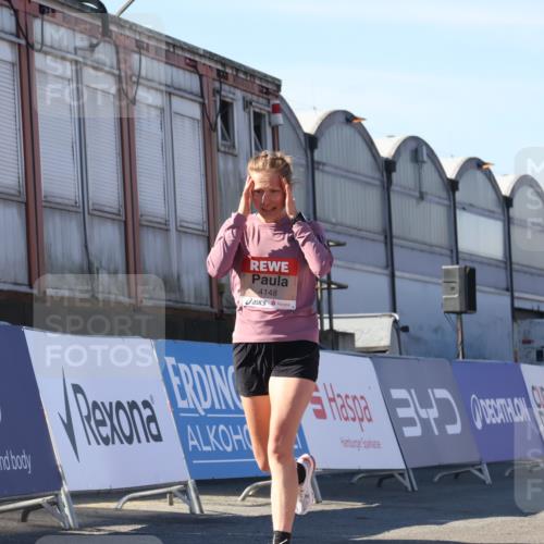 03.10.2025 - Köhlbrandbrückenlauf Luisa Fischer http://msf.ph/oto/9028158 03.10.2025 12:58:37 Ziel 4084, 4148, 4241, 5706, 5775, 6617 meine-sportfotos.de