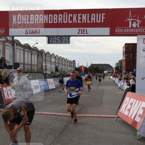 03.10.2025 - Köhlbrandbrückenlauf Julia Fischer http://msf.ph/oto/9028161 03.10.2025 16:05:35 Ziel 7031, 7241, 7394, 7473, 7546, 8099, 8199, 9127, 9299, 9317, 9475, 9499, 9669 meine-sportfotos.de