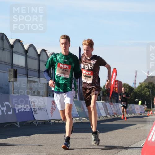 03.10.2025 - Köhlbrandbrückenlauf Luisa Fischer http://msf.ph/oto/9028163 03.10.2025 12:58:43 Ziel 4084, 4148, 4241, 5824, 6167 meine-sportfotos.de