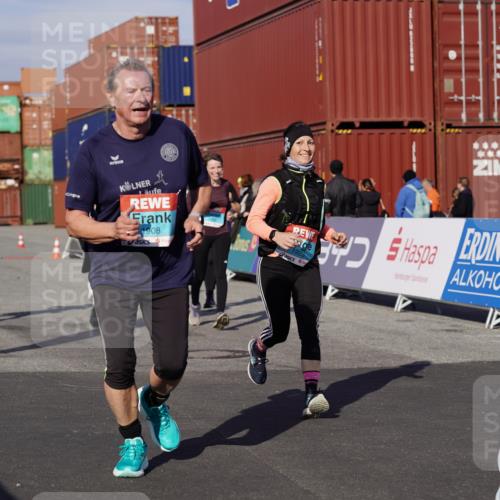 03.10.2025 - Köhlbrandbrückenlauf Michael Burmester http://msf.ph/oto/9028166 03.10.2025 10:32:23 Ziel 1749, 1908, 1923, 2041, 2085, 2184, 2212, 2316, 2338, 2470, 2568, 3045, 3076, 3077, 3737, 3780 meine-sportfotos.de