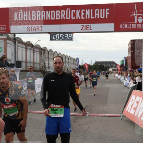 03.10.2025 - Köhlbrandbrückenlauf Julia Fischer http://msf.ph/oto/9028172 03.10.2025 16:05:38 Ziel 7031, 7151, 7213, 7241, 7394, 7546, 8199, 9127, 9299, 9317, 9499, 9669 meine-sportfotos.de