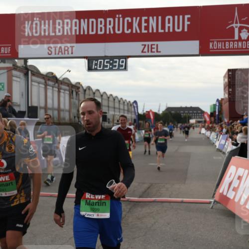03.10.2025 - Köhlbrandbrückenlauf Julia Fischer http://msf.ph/oto/9028176 03.10.2025 16:05:39 Ziel 7031, 7151, 7213, 7241, 7394, 7546, 8199, 9127, 9299, 9317, 9499, 9669 meine-sportfotos.de