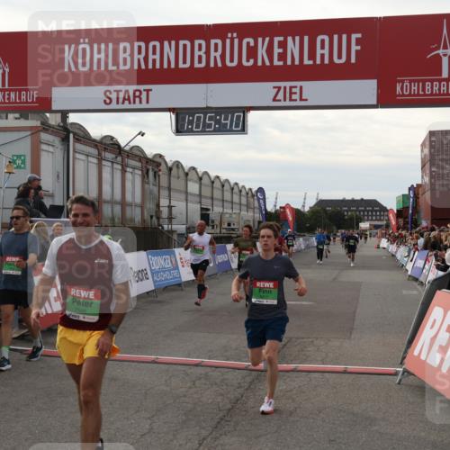 03.10.2025 - Köhlbrandbrückenlauf Julia Fischer http://msf.ph/oto/9028192 03.10.2025 16:05:40 Ziel 7031, 7151, 7213, 7241, 7394, 7546, 8199, 9127, 9299, 9317, 9499, 9669 meine-sportfotos.de