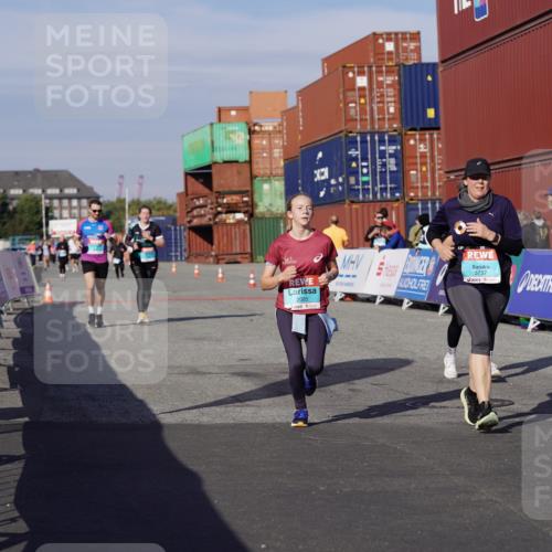 03.10.2025 - Köhlbrandbrückenlauf Michael Burmester http://msf.ph/oto/9028197 03.10.2025 10:32:24 Ziel 1749, 1908, 1923, 2041, 2085, 2316, 2338, 2568, 3045, 3076, 3077, 3737, 3780 meine-sportfotos.de