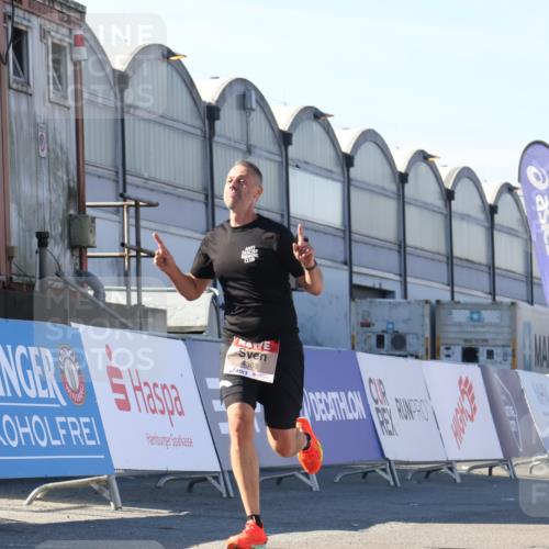 03.10.2025 - Köhlbrandbrückenlauf Luisa Fischer http://msf.ph/oto/9028198 03.10.2025 12:58:50 Ziel 4368, 5824, 5955, 6167, 6611 meine-sportfotos.de