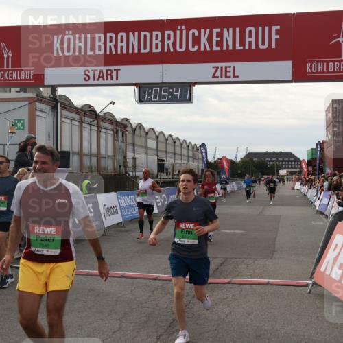 03.10.2025 - Köhlbrandbrückenlauf Julia Fischer http://msf.ph/oto/9028199 03.10.2025 16:05:41 Ziel 7031, 7151, 7213, 7241, 7394, 7546, 7547, 8199, 9299, 9317, 9499, 9669 meine-sportfotos.de