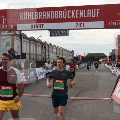 03.10.2025 - Köhlbrandbrückenlauf Julia Fischer http://msf.ph/oto/9028202 03.10.2025 16:05:41 Ziel 7031, 7151, 7213, 7241, 7394, 7546, 7547, 8199, 9299, 9317, 9499, 9669 meine-sportfotos.de