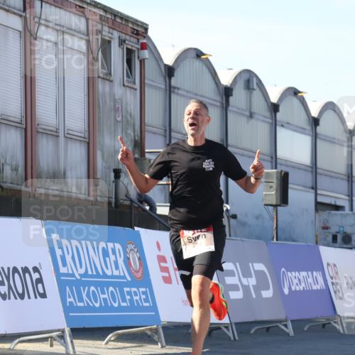 03.10.2025 - Köhlbrandbrückenlauf Luisa Fischer http://msf.ph/oto/9028203 03.10.2025 12:58:50 Ziel 4368, 5824, 5955, 6167, 6611 meine-sportfotos.de