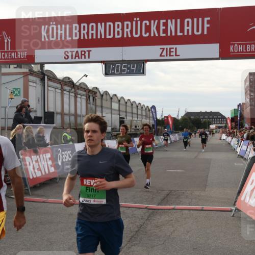 03.10.2025 - Köhlbrandbrückenlauf Julia Fischer http://msf.ph/oto/9028206 03.10.2025 16:05:41 Ziel 7031, 7151, 7213, 7241, 7394, 7546, 7547, 8199, 9299, 9317, 9499, 9669 meine-sportfotos.de