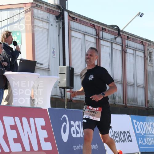 03.10.2025 - Köhlbrandbrückenlauf Luisa Fischer http://msf.ph/oto/9028215 03.10.2025 12:58:51 Ziel 4368, 5824, 5955, 6167, 6611, 6674 meine-sportfotos.de