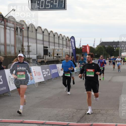 03.10.2025 - Köhlbrandbrückenlauf Julia Fischer http://msf.ph/oto/9028250 03.10.2025 16:05:47 Ziel 7031, 7151, 7213, 7394, 7546, 7547, 7646, 8924, 8966, 9317, 9489, 9566 meine-sportfotos.de