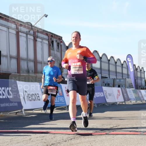 03.10.2025 - Köhlbrandbrückenlauf Luisa Fischer http://msf.ph/oto/9028270 03.10.2025 12:58:56 Ziel 4126, 4368, 5955, 6611, 6674 meine-sportfotos.de