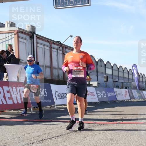 03.10.2025 - Köhlbrandbrückenlauf Luisa Fischer http://msf.ph/oto/9028280 03.10.2025 12:58:56 Ziel 4126, 4368, 5955, 6611, 6674 meine-sportfotos.de