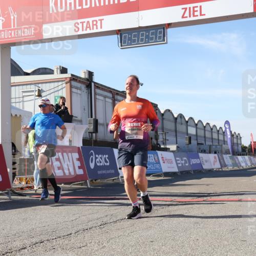 03.10.2025 - Köhlbrandbrückenlauf Luisa Fischer http://msf.ph/oto/9028285 03.10.2025 12:58:57 Ziel 4126, 4368, 5955, 6611, 6674 meine-sportfotos.de