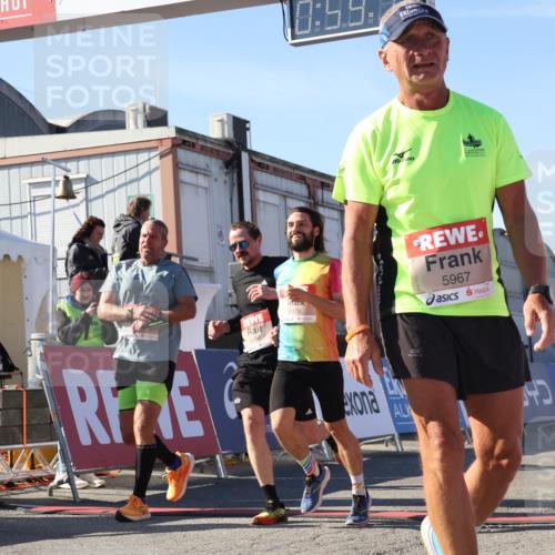 03.10.2025 - Köhlbrandbrückenlauf Luisa Fischer http://msf.ph/oto/9028317 03.10.2025 12:59:13 Ziel 4164, 4226, 4371, 4441, 5967, 6036, 6154, 6329, 6390, 6391, 6478, 6484, 6493 meine-sportfotos.de
