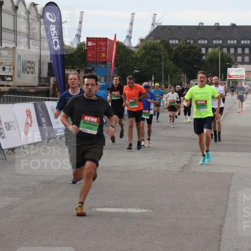 03.10.2025 - Köhlbrandbrückenlauf Julia Fischer http://msf.ph/oto/9028331 03.10.2025 16:06:03 Ziel 7610, 8616, 9102, 9378, 9468, 9626 meine-sportfotos.de