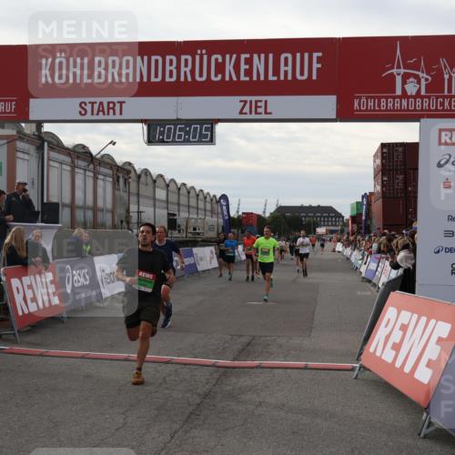 03.10.2025 - Köhlbrandbrückenlauf Julia Fischer http://msf.ph/oto/9028349 03.10.2025 16:06:06 Ziel 7610, 8539, 8616, 8813, 8886, 9100, 9102, 9378, 9468, 9596, 9626 meine-sportfotos.de