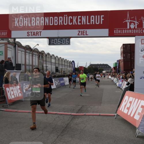 03.10.2025 - Köhlbrandbrückenlauf Julia Fischer http://msf.ph/oto/9028354 03.10.2025 16:06:06 Ziel 7610, 8539, 8616, 8813, 8886, 9100, 9102, 9378, 9468, 9596, 9626 meine-sportfotos.de
