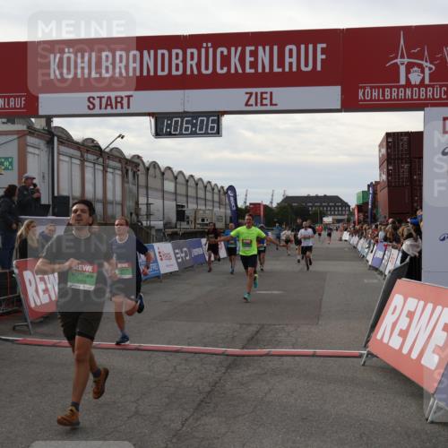 03.10.2025 - Köhlbrandbrückenlauf Julia Fischer http://msf.ph/oto/9028357 03.10.2025 16:06:06 Ziel 7610, 8539, 8616, 8813, 8886, 9100, 9102, 9378, 9468, 9596, 9626 meine-sportfotos.de