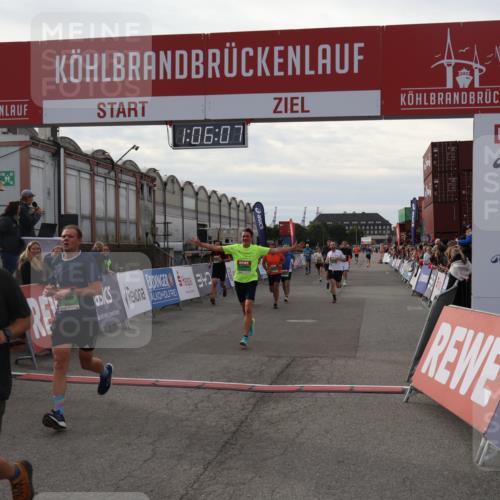 03.10.2025 - Köhlbrandbrückenlauf Julia Fischer http://msf.ph/oto/9028362 03.10.2025 16:06:07 Ziel 7296, 7610, 8539, 8616, 8813, 8886, 9100, 9378, 9468, 9596, 9626 meine-sportfotos.de