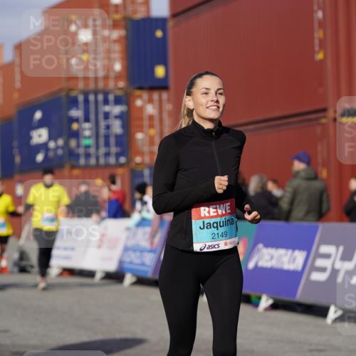03.10.2025 - Köhlbrandbrückenlauf Michael Burmester http://msf.ph/oto/9028370 03.10.2025 10:32:45 Ziel 1625, 2149, 2297, 2299, 2619, 2646, 2871, 2872, 2874, 2875, 2894, 2895 meine-sportfotos.de
