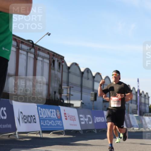 03.10.2025 - Köhlbrandbrückenlauf Luisa Fischer http://msf.ph/oto/9028372 03.10.2025 12:59:21 Ziel 4108, 4119, 4164, 4226, 4371, 4441, 4940, 6036, 6154, 6390, 6391, 6478, 6484, 6493, 6609 meine-sportfotos.de