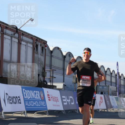 03.10.2025 - Köhlbrandbrückenlauf Luisa Fischer http://msf.ph/oto/9028376 03.10.2025 12:59:21 Ziel 4108, 4119, 4164, 4226, 4371, 4441, 4940, 6036, 6154, 6390, 6391, 6478, 6484, 6493, 6609 meine-sportfotos.de