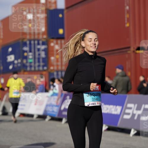 03.10.2025 - Köhlbrandbrückenlauf Michael Burmester http://msf.ph/oto/9028384 03.10.2025 10:32:45 Ziel 1625, 2149, 2297, 2299, 2619, 2646, 2871, 2872, 2874, 2875, 2894, 2895 meine-sportfotos.de