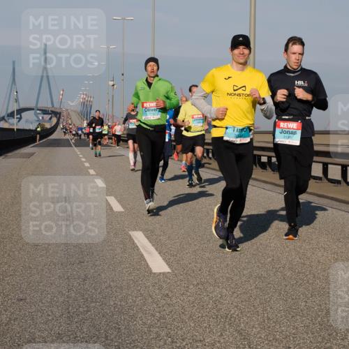 03.10.2025 - Köhlbrandbrückenlauf Fabian Wolf http://msf.ph/oto/9028386 03.10.2025 09:43:45 Position 3 1010, 3332, 3136 meine-sportfotos.de