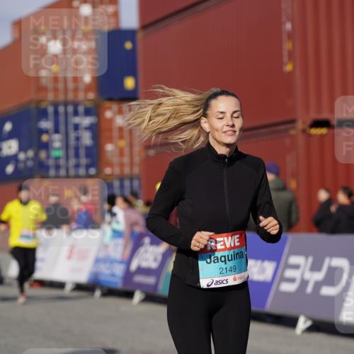 03.10.2025 - Köhlbrandbrückenlauf Michael Burmester http://msf.ph/oto/9028388 03.10.2025 10:32:45 Ziel 1625, 2149, 2297, 2299, 2619, 2646, 2871, 2872, 2874, 2875, 2894, 2895 meine-sportfotos.de