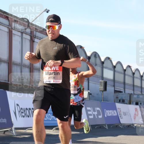 03.10.2025 - Köhlbrandbrückenlauf Luisa Fischer http://msf.ph/oto/9028391 03.10.2025 12:59:22 Ziel 4108, 4119, 4226, 4371, 4441, 4940, 6036, 6154, 6390, 6391, 6478, 6484, 6493, 6609 meine-sportfotos.de