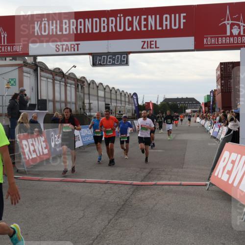03.10.2025 - Köhlbrandbrückenlauf Julia Fischer http://msf.ph/oto/9028392 03.10.2025 16:06:10 Ziel 7296, 7343, 7610, 8539, 8813, 8886, 9100, 9378, 9451, 9468, 9596, 9626, 9633 meine-sportfotos.de