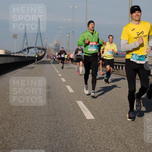 03.10.2025 - Köhlbrandbrückenlauf Fabian Wolf http://msf.ph/oto/9028393 03.10.2025 09:43:45 Position 3 1010, 3332, 3136 meine-sportfotos.de