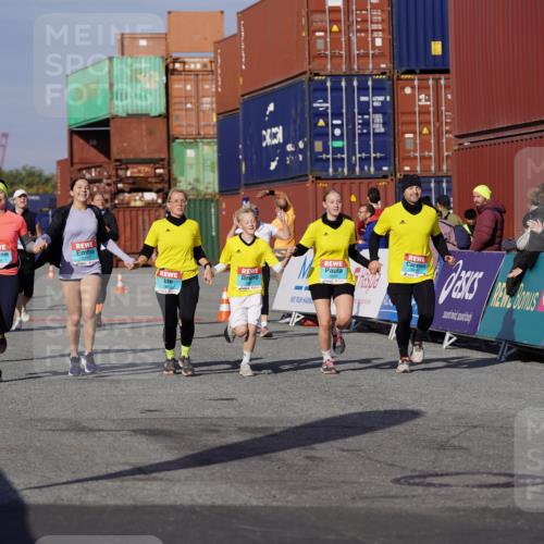 03.10.2025 - Köhlbrandbrückenlauf Michael Burmester http://msf.ph/oto/9028396 03.10.2025 10:32:47 Ziel 1625, 2149, 2297, 2299, 2550, 2553, 2619, 2646, 2871, 2872, 2874, 2875, 2894, 2895 meine-sportfotos.de