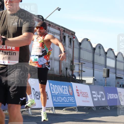 03.10.2025 - Köhlbrandbrückenlauf Luisa Fischer http://msf.ph/oto/9028399 03.10.2025 12:59:23 Ziel 4108, 4119, 4226, 4371, 4441, 4940, 6036, 6154, 6390, 6391, 6478, 6484, 6609 meine-sportfotos.de