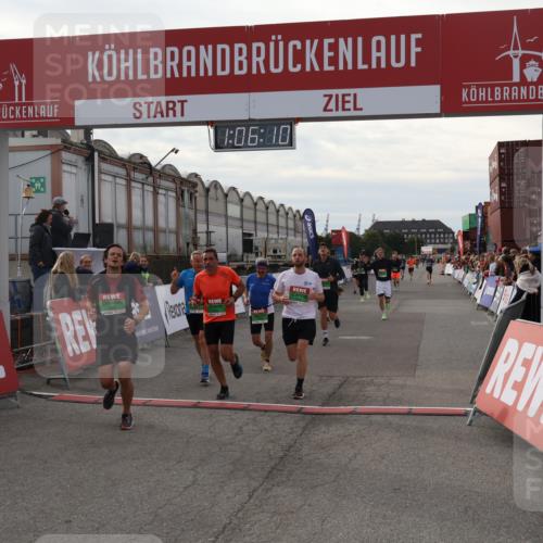 03.10.2025 - Köhlbrandbrückenlauf Julia Fischer http://msf.ph/oto/9028401 03.10.2025 16:06:10 Ziel 7296, 7343, 7610, 8539, 8813, 8886, 9100, 9378, 9451, 9468, 9596, 9626, 9633 meine-sportfotos.de