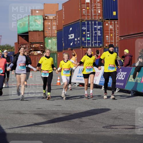 03.10.2025 - Köhlbrandbrückenlauf Michael Burmester http://msf.ph/oto/9028404 03.10.2025 10:32:47 Ziel 1625, 2149, 2297, 2299, 2550, 2553, 2619, 2646, 2871, 2872, 2874, 2875, 2894, 2895 meine-sportfotos.de