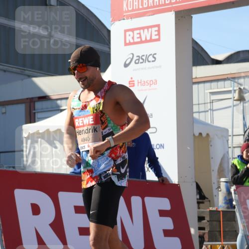 03.10.2025 - Köhlbrandbrückenlauf Luisa Fischer http://msf.ph/oto/9028411 03.10.2025 12:59:25 Ziel 4108, 4119, 4371, 4441, 4940, 6060, 6154, 6391, 6484, 6609 meine-sportfotos.de