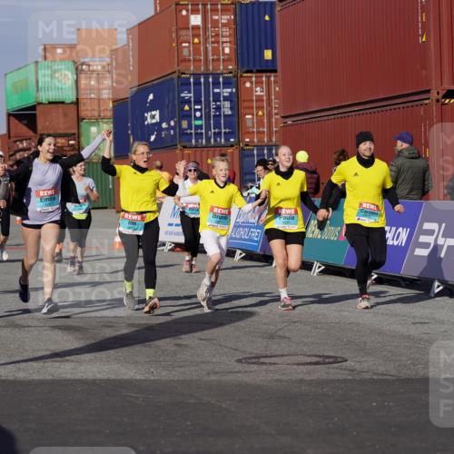 03.10.2025 - Köhlbrandbrückenlauf Michael Burmester http://msf.ph/oto/9028418 03.10.2025 10:32:48 Ziel 2149, 2297, 2299, 2550, 2553, 2619, 2646, 2871, 2872, 2874, 2875, 2894, 2895 meine-sportfotos.de