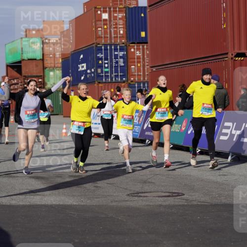 03.10.2025 - Köhlbrandbrückenlauf Michael Burmester http://msf.ph/oto/9028435 03.10.2025 10:32:48 Ziel 2149, 2297, 2299, 2550, 2553, 2619, 2646, 2871, 2872, 2874, 2875, 2894, 2895 meine-sportfotos.de