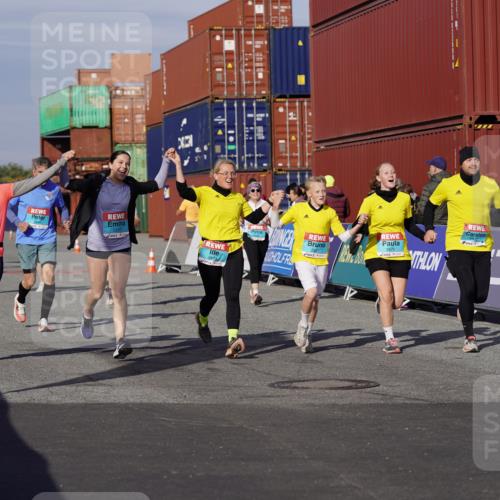 03.10.2025 - Köhlbrandbrückenlauf Michael Burmester http://msf.ph/oto/9028442 03.10.2025 10:32:49 Ziel 2297, 2299, 2550, 2553, 2619, 2646, 2871, 2872, 2874, 2875, 2894, 2895 meine-sportfotos.de