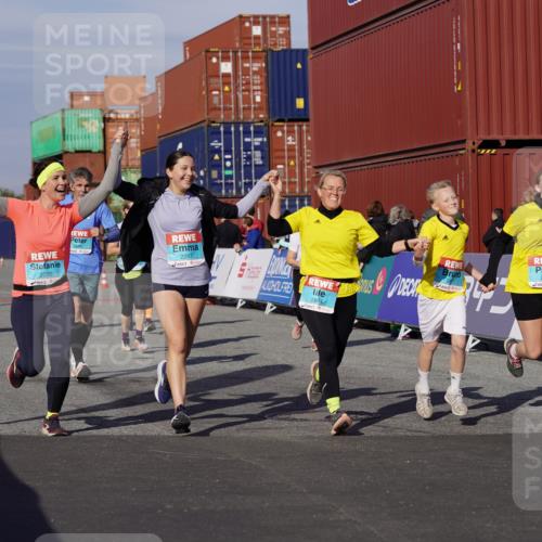 03.10.2025 - Köhlbrandbrückenlauf Michael Burmester http://msf.ph/oto/9028479 03.10.2025 10:32:50 Ziel 1851, 2297, 2299, 2550, 2553, 2619, 2646, 2871, 2872, 2874, 2875, 2894, 2895 meine-sportfotos.de