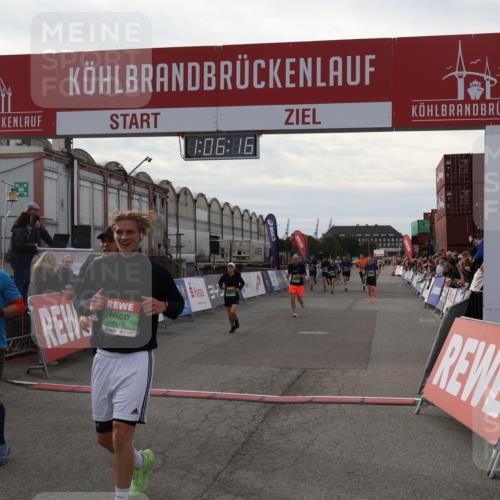 03.10.2025 - Köhlbrandbrückenlauf Julia Fischer http://msf.ph/oto/9028480 03.10.2025 16:06:16 Ziel 7296, 7343, 7601, 7610, 8064, 8539, 8813, 8886, 9100, 9378, 9451, 9483, 9596, 9626, 9633 meine-sportfotos.de