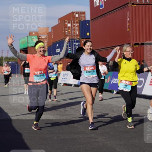03.10.2025 - Köhlbrandbrückenlauf Michael Burmester http://msf.ph/oto/9028485 03.10.2025 10:32:51 Ziel 1851, 2297, 2299, 2550, 2553, 2619, 2646, 2871, 2872, 2874, 2875, 2894, 2895 meine-sportfotos.de