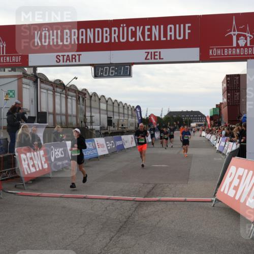 03.10.2025 - Köhlbrandbrückenlauf Julia Fischer http://msf.ph/oto/9028499 03.10.2025 16:06:18 Ziel 7296, 7343, 7601, 8064, 8539, 8802, 8803, 8804, 8805, 8813, 8886, 8991, 9100, 9451, 9483, 9596, 9626, 9633 meine-sportfotos.de