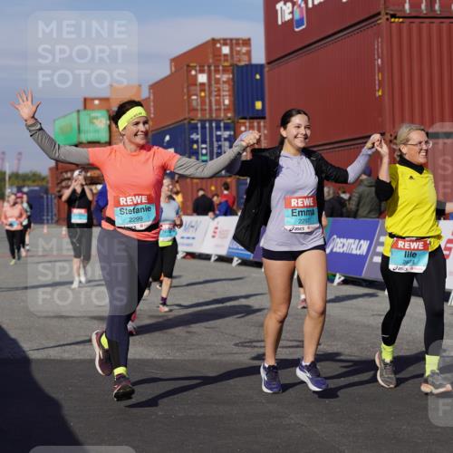 03.10.2025 - Köhlbrandbrückenlauf Michael Burmester http://msf.ph/oto/9028502 03.10.2025 10:32:51 Ziel 1851, 2297, 2299, 2550, 2553, 2619, 2646, 2871, 2872, 2874, 2875, 2894, 2895 meine-sportfotos.de