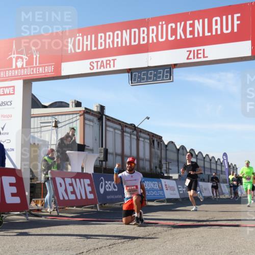 03.10.2025 - Köhlbrandbrückenlauf Luisa Fischer http://msf.ph/oto/9028504 03.10.2025 12:59:35 Ziel 4111, 4119, 4215, 4270, 4475, 6060, 6325, 6364, 6616, 6666, 6754 meine-sportfotos.de